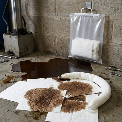 10 Litre Oil-Only Spill Kit with Absorbent Pads and Sock