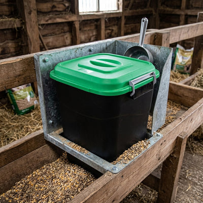50 Litre animal feed storage bin with clip lid