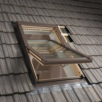 Centre Pivot Roof Window 550x780mm Laminated Pine