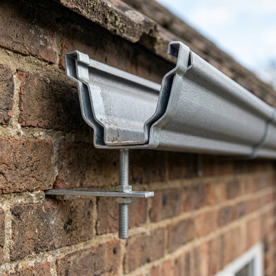 Moulded Ogee Gutter Rise and Fall Bracket 125 x 100mm