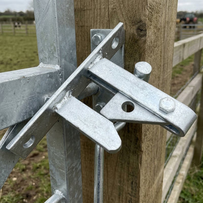 Heavy Field Auto Hooks for Secure Fencing