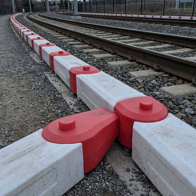 Low-level track barrier 1350mm interlocking polyethylene pack of 18