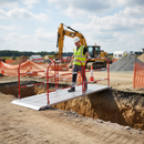 Light Gray Temporary Heavy Duty Pedestrian Walkway Bridge for Construction Sites